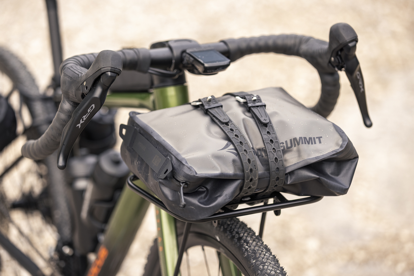 Ein Hawaii-Rack an einem Gravelbike mit Gepäck